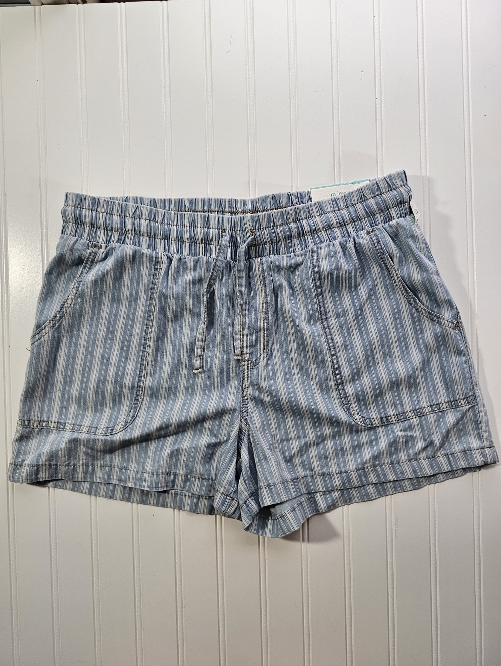 Maurices High Rise Pull On Lightweight Blue Striped  Chambray Shorts Size M